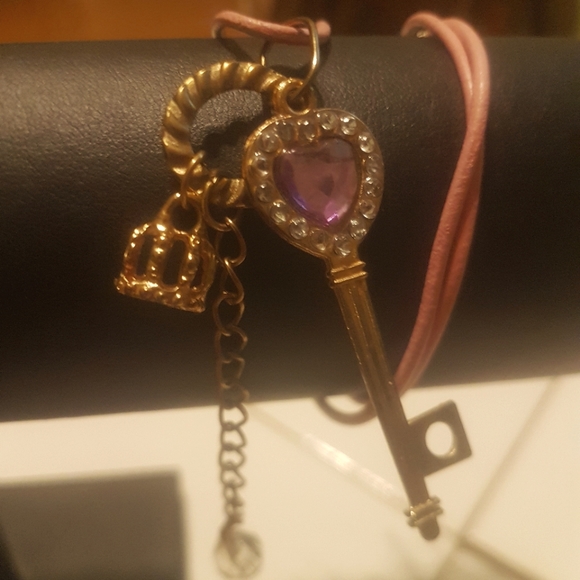💗 Chibiusa Crystal Key Necklace - Picture 4 of 6